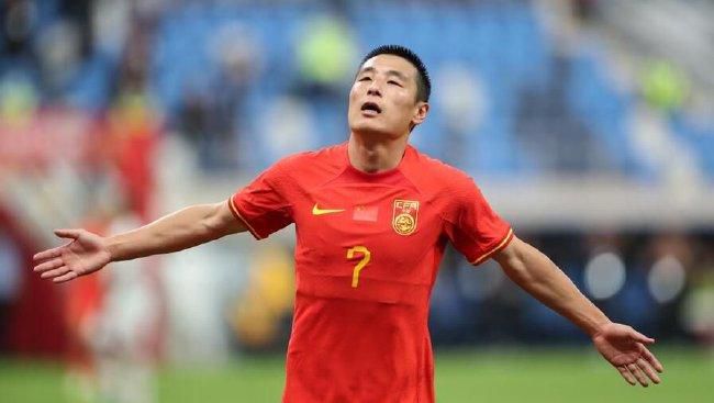 阿德利首先表示：“我们对米兰球迷们感到抱歉。